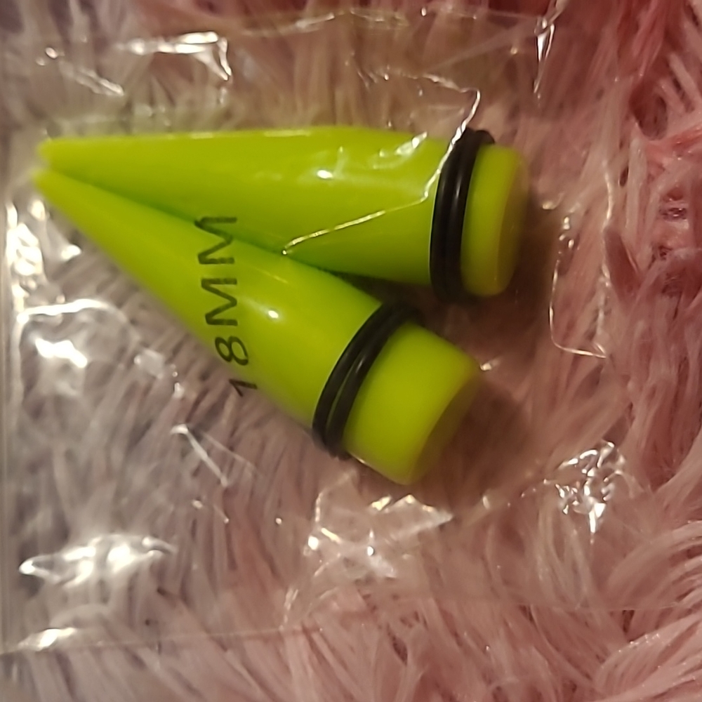 💚Ear Tapers💚 Brand new, never used, 18mm